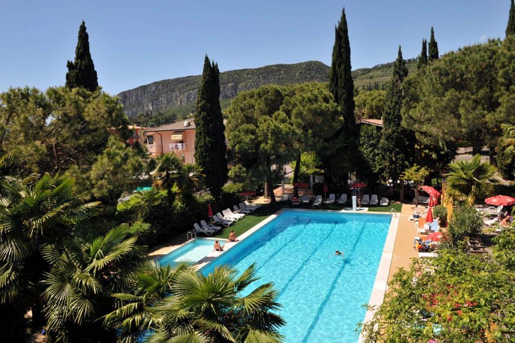 Hotel Palme & Suite Garda  Exterior foto